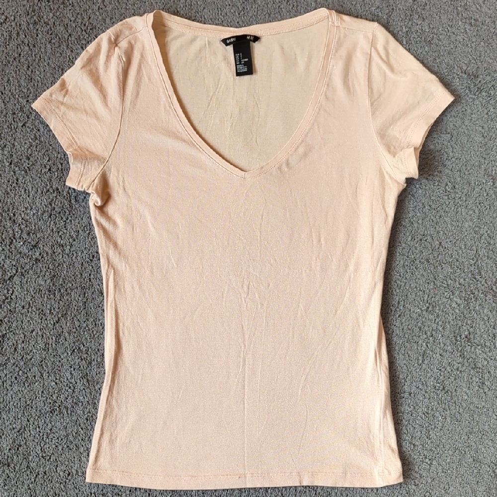 H&M Blush Pink V-Neck Stretch Short Sleeve Tee